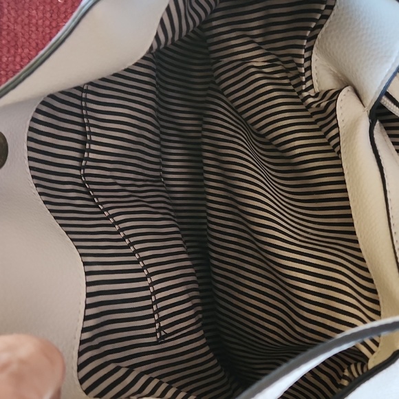 Lily & Ivy Creme Purse with Striped Interior - Picture 4 of 6